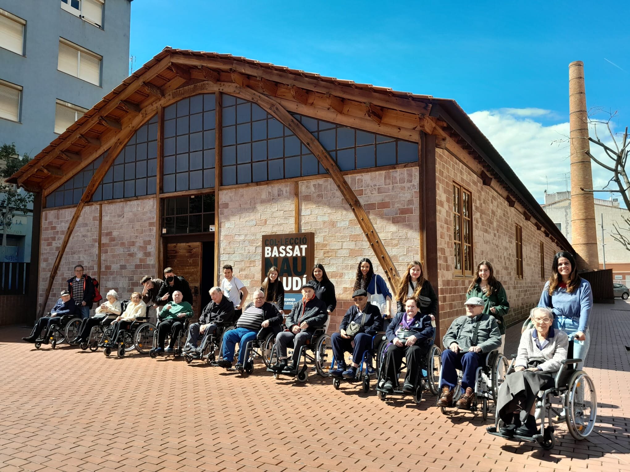 Alumnes de Col·legi Mare de Déu de Lourdes durant una visita a la Nau Gaudí