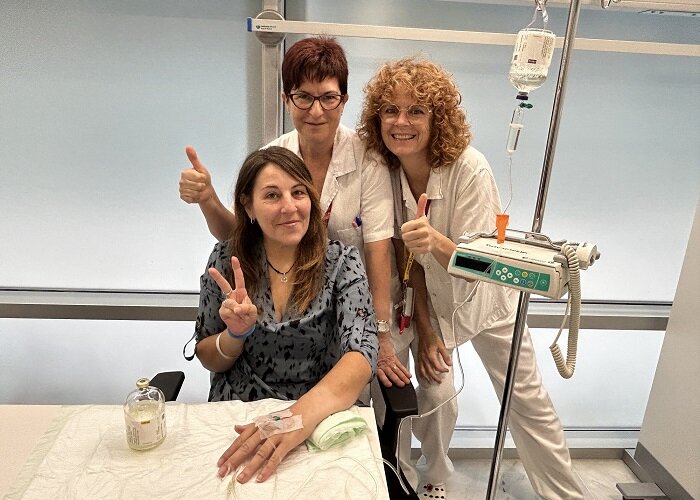 L'Esther amb les infermeres d'hospital de dia, la Pilar Carbonell i la Montse Ribas